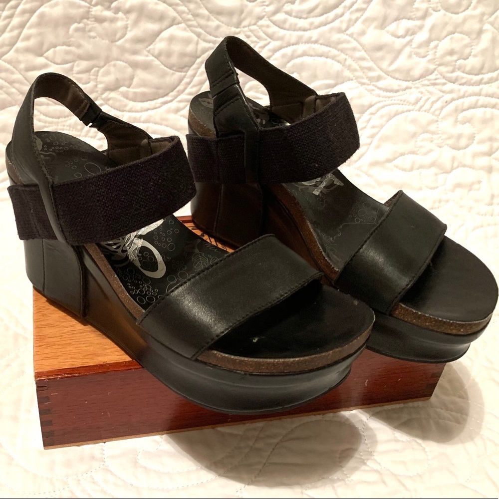 Black OTBT platform wedges!